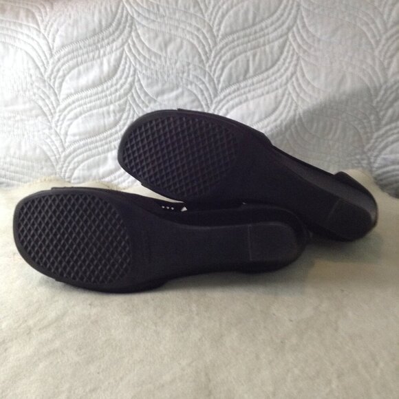 NWOT AEROSOLES Heelrest 11Black Perforated leather Sandals, cute, professional - Picture 5 of 7